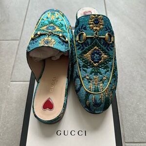 Woman’s Gucci shoes size 38 metallic blue gold